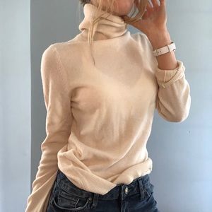 Ann Taylor cashmere turtle neck S/M